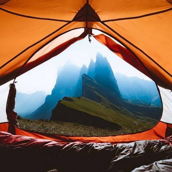 Красивый вид из палатки