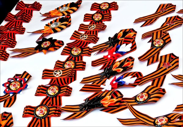 Георгиевская ленточка много