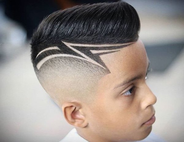 Рисунок на Виске у мальчика