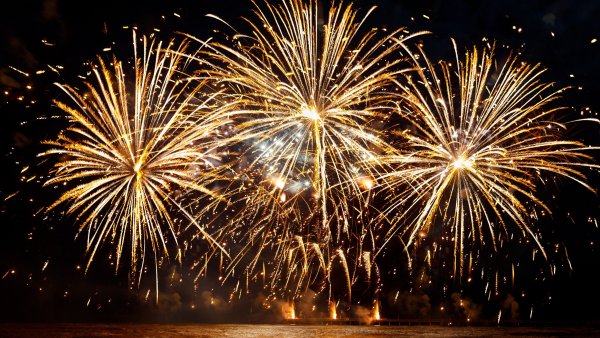 Салют "с днем рождения"