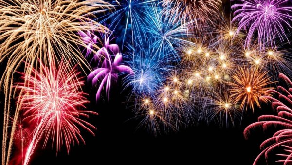 Салюты и фейерверки