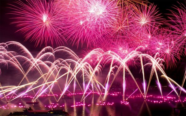 Огромный салют