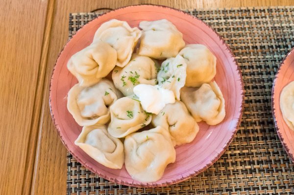 Пельмени на праздничном столе