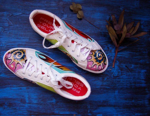 Расписанные кеды