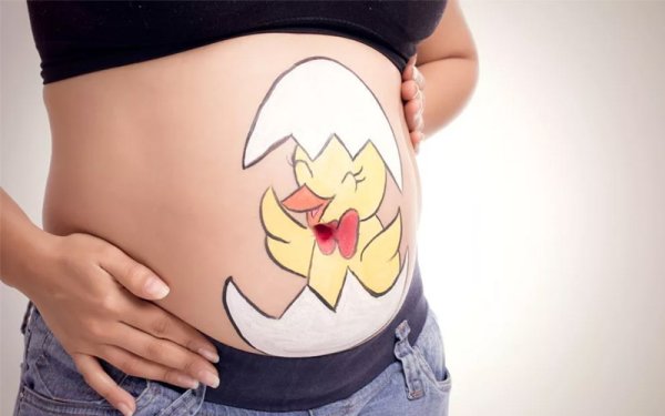 Рисование на животе беременных