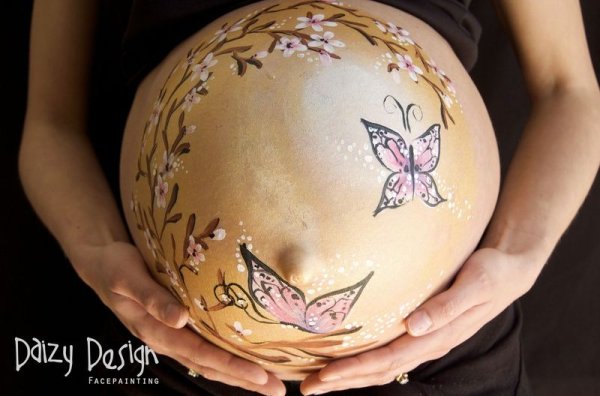 Разрисованные животики беременных