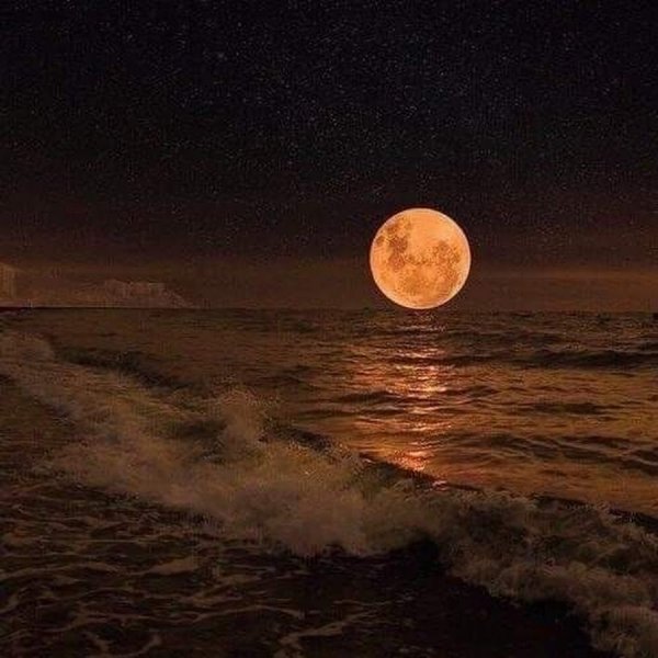 Луна и солнце горячее