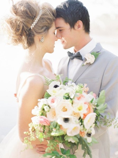 Красивые жених и невеста