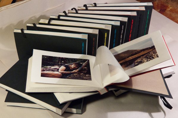 Стопка фотоальбомов