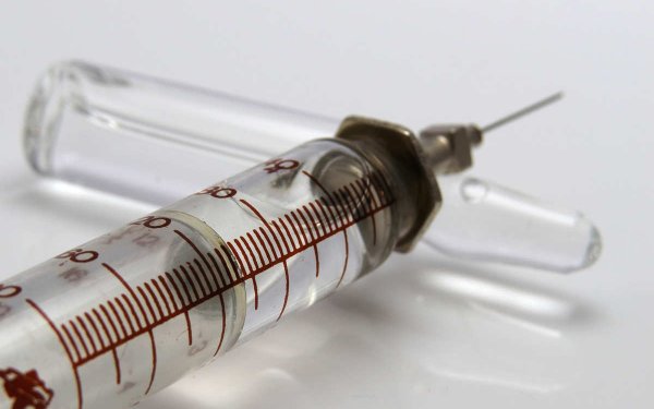 Шприц нарисованный