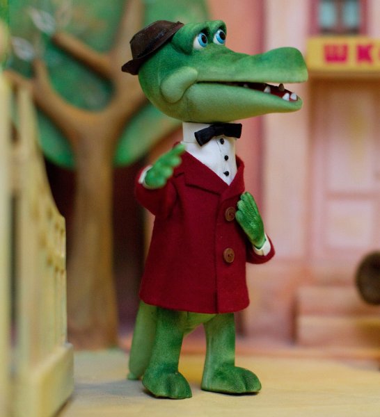 Крокодил Гена в очках