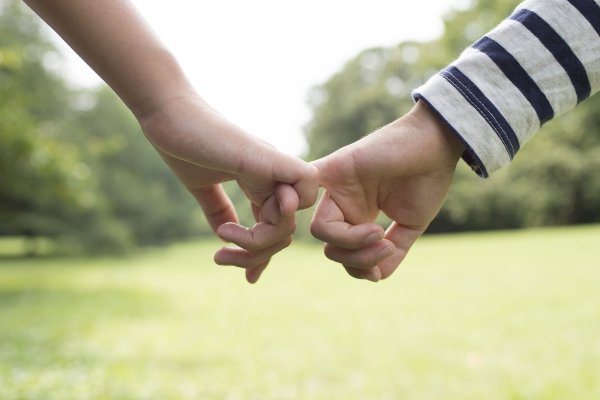 Поддержать подругу