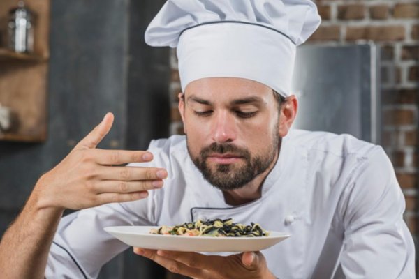 Повар мужчина