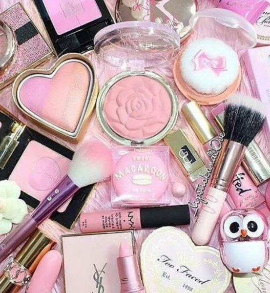 Розовая косметика