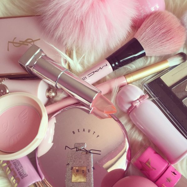 Красивая декоративная косметика