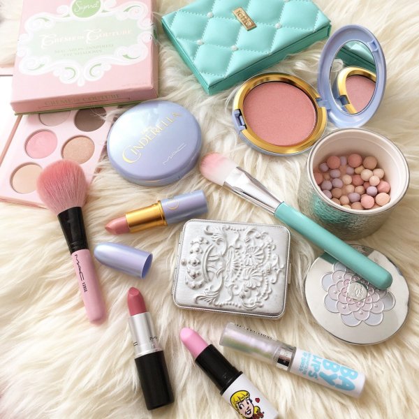 Розовая косметика