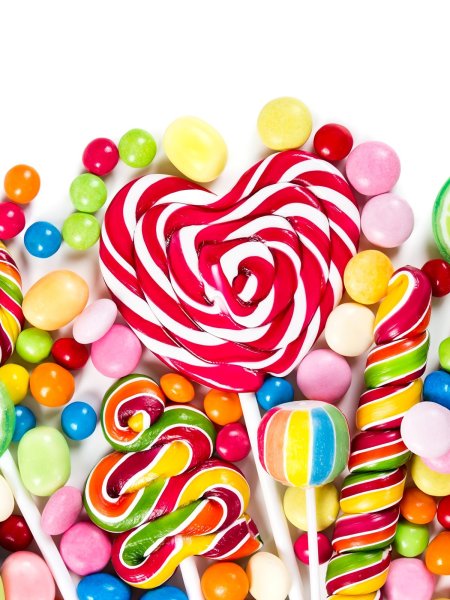 Конфеты на белом фоне