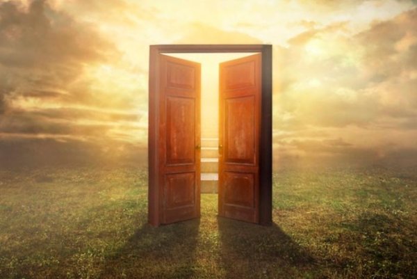 Дверь открывается