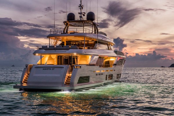 Яхта Navetta 37