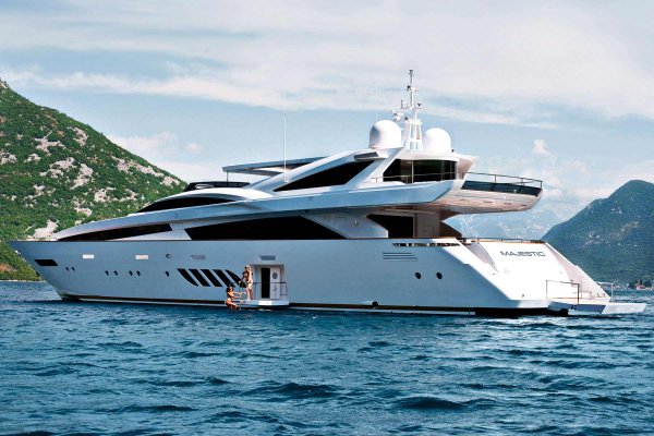 Глиссирующая моторная яхта 40м