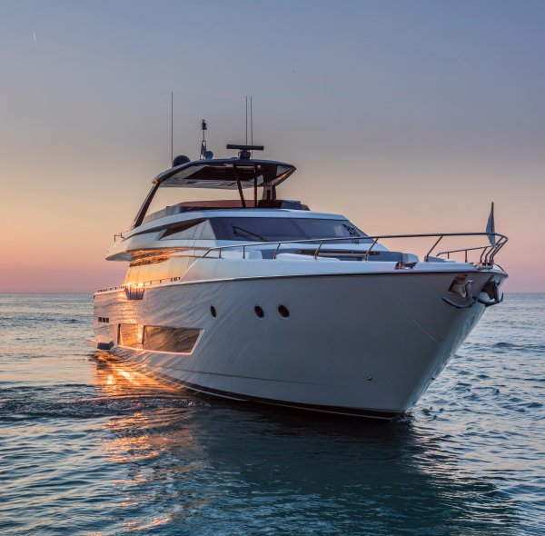 Ferretti Yachts 850