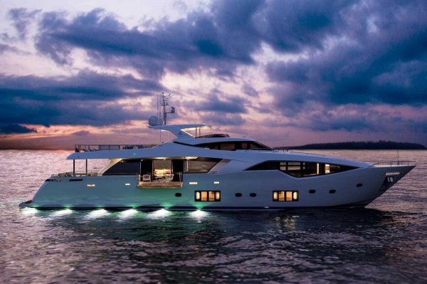 Ferretti Alexandra яхта