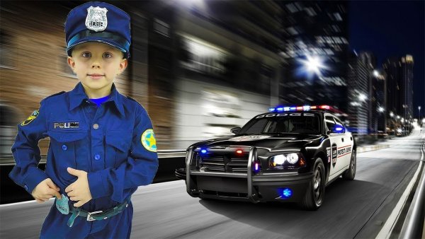 Полицейский со спины