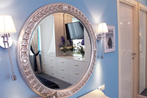 Красивые зеркала в прихожую