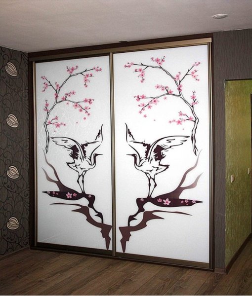 Пескоструй на зеркале Сакура