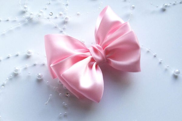 Розовый бантик заколка