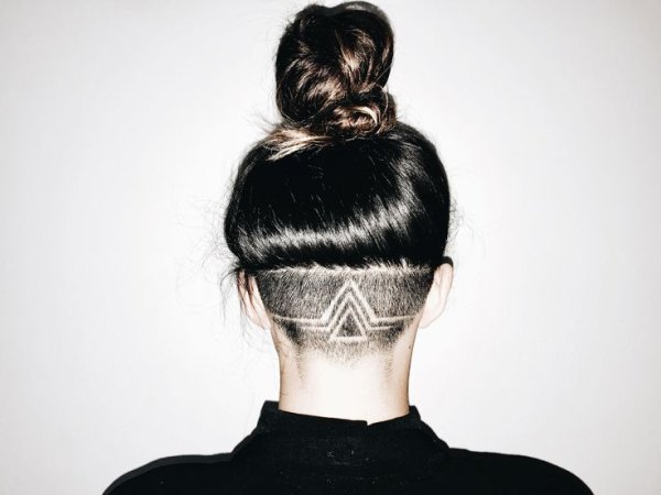 Стрижки с выбритым затылком женские
