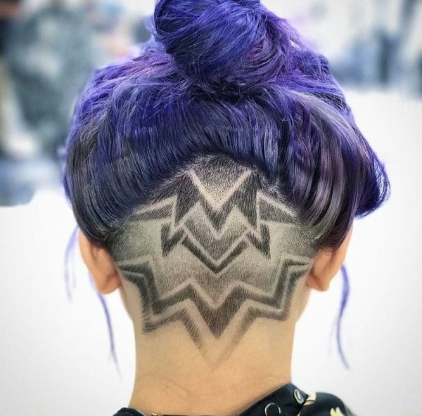 Стрижки с выбритым затылком женские