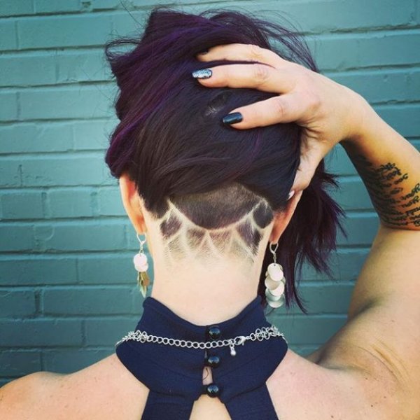 Вырез на затылке