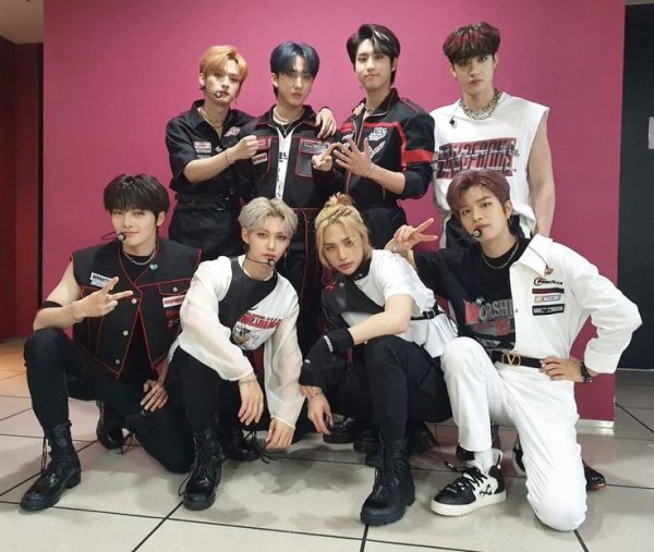Группа Stray Kids