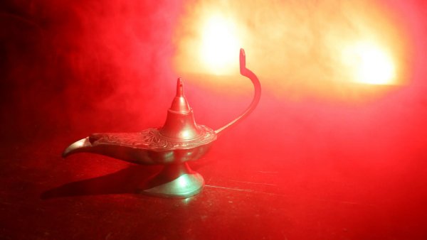 Лампа Аладдина в пустыне