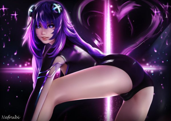 Девушка с фиолетовыми волосами в купальнике