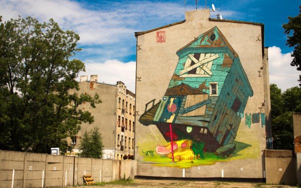 Стрит арт Etam