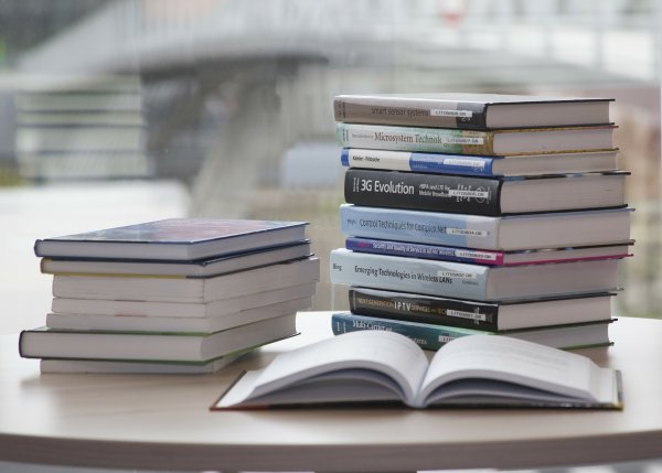 Стопка книг