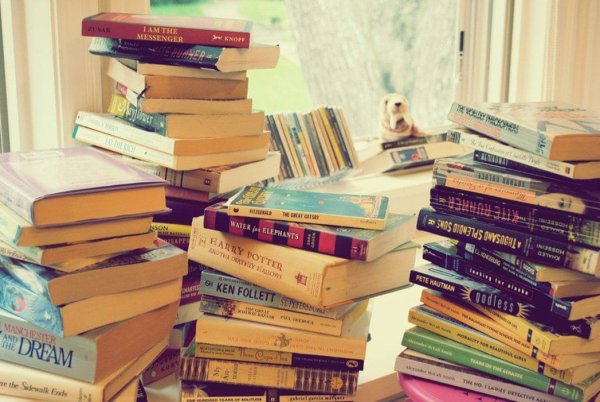 Красивая стопка книг