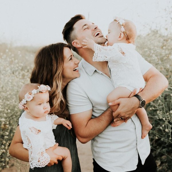 Красивая семья