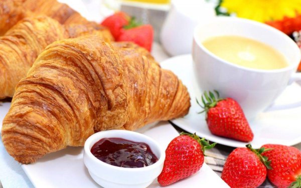 Круассан с джемом