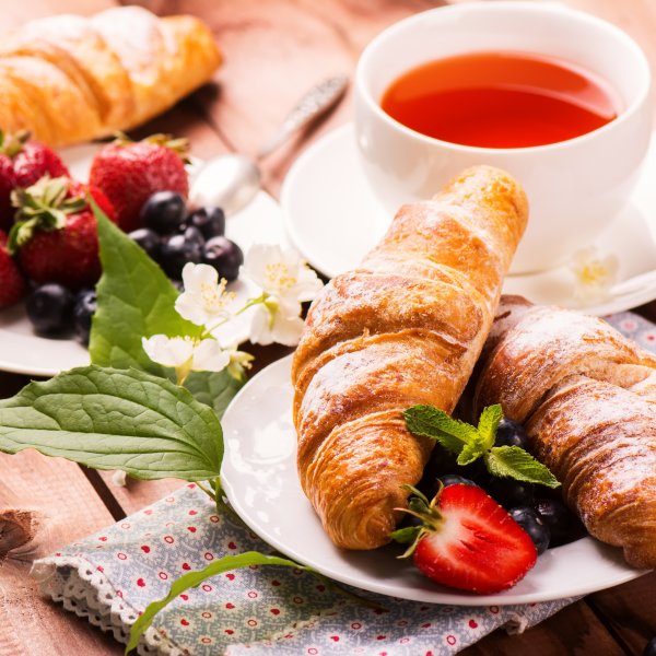Утро кофе круассан