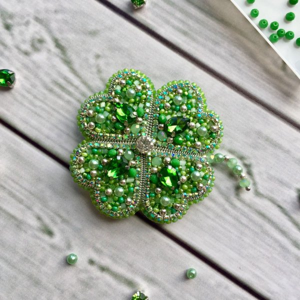 Клевер четырехлистник брошка