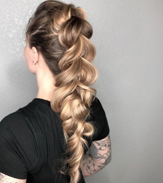 Прическа с длинной косой