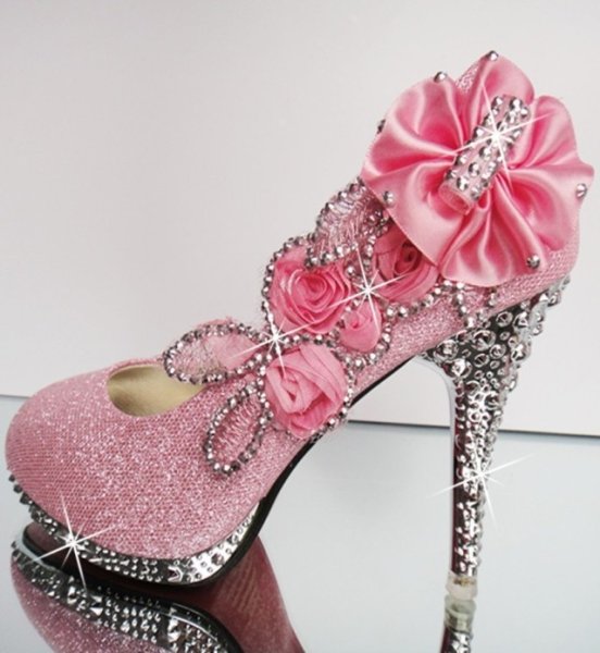 Шикарные розовые туфли