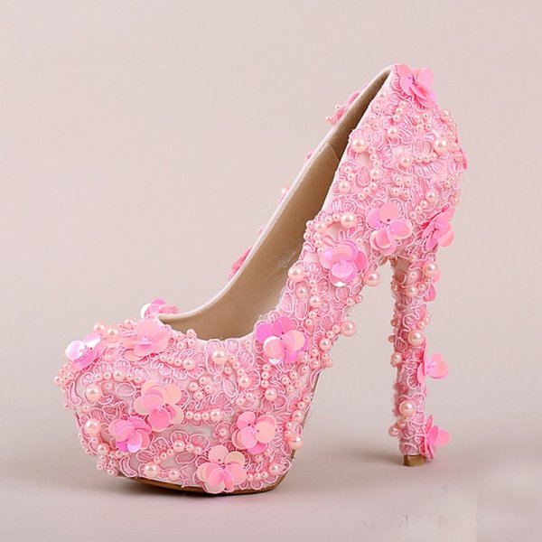 Розовые туфли на каблуке