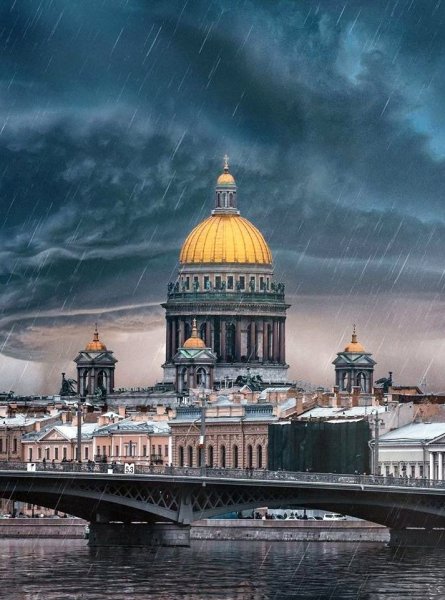 Исаакиевский собор в Санкт-Петербурге летом