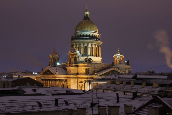 Исаакиевский собор в Санкт-Петербурге вечером