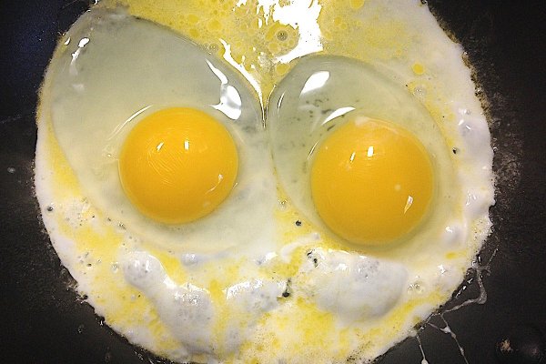 Жареные яйца