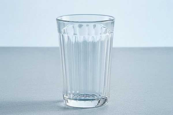Вода питьевая в стакане